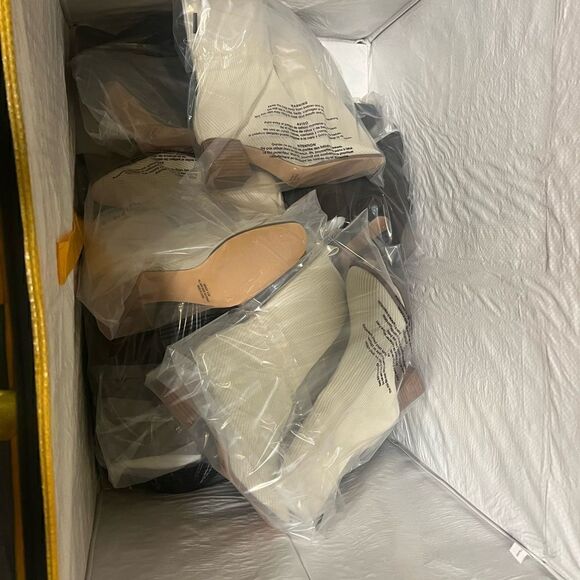 50 Pound Wholesale Lot Resellers:
New, Like New Condition, Sorted, Banded Pairs - Picture 14 of 15